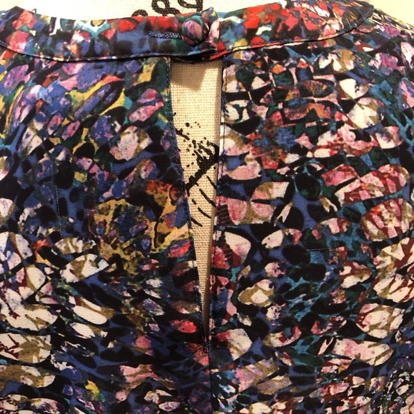 Cabi Medium Blue Multicolor Artsy Sleeveless Women's Top Keyhole Front Lined - Picture 4 of 7